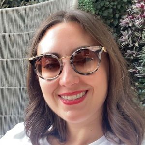 Meet your Posher, Hilary